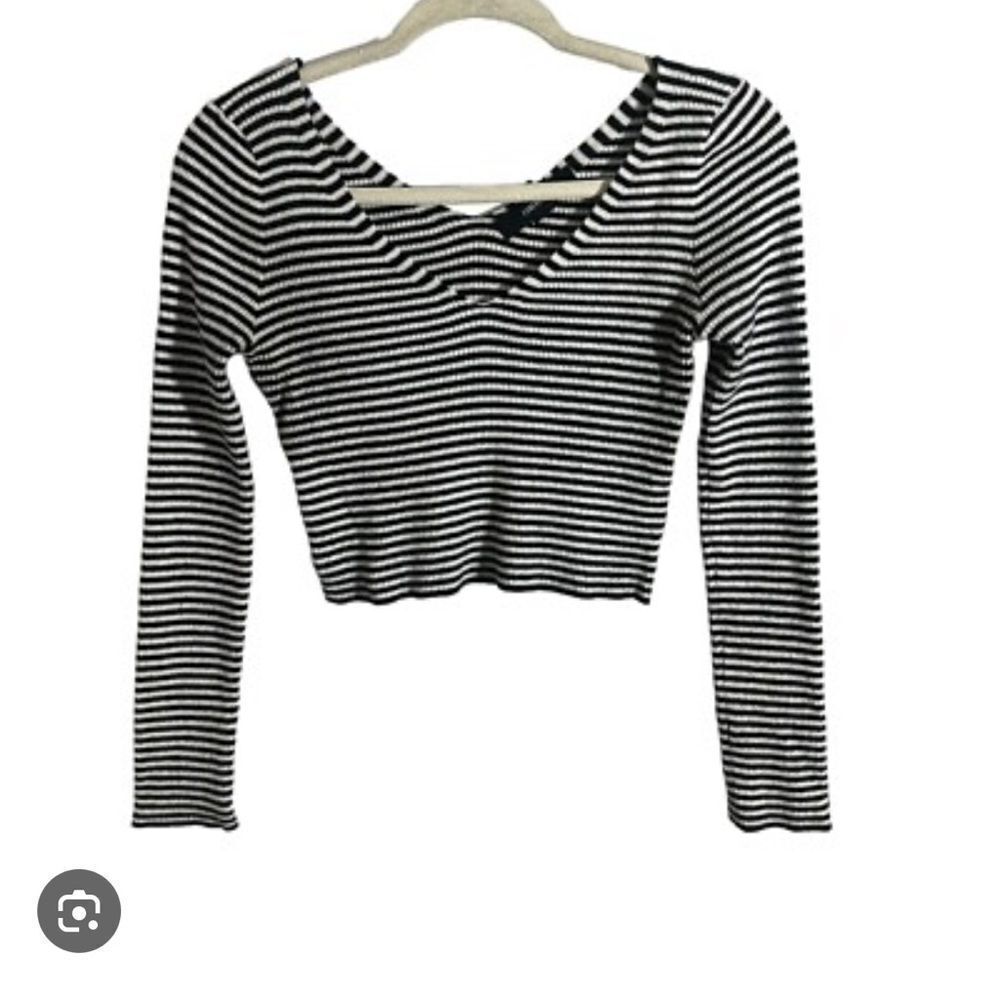 Double V front and back striped black and white long sleeve #17